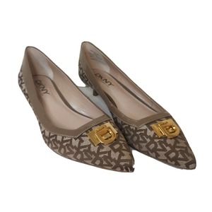 DKNY Women's Shoes Pumps Low Heel Brown Logo Gold Accent Size 8.